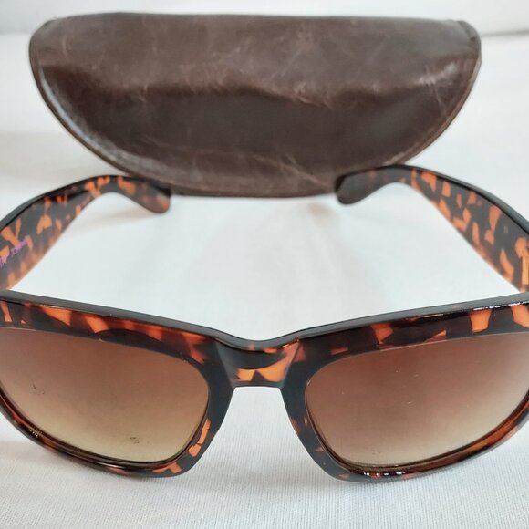 Betsy Johnson Brown  Tortoise Shell Frames UV Sunglasses  Shades With Pink Heart